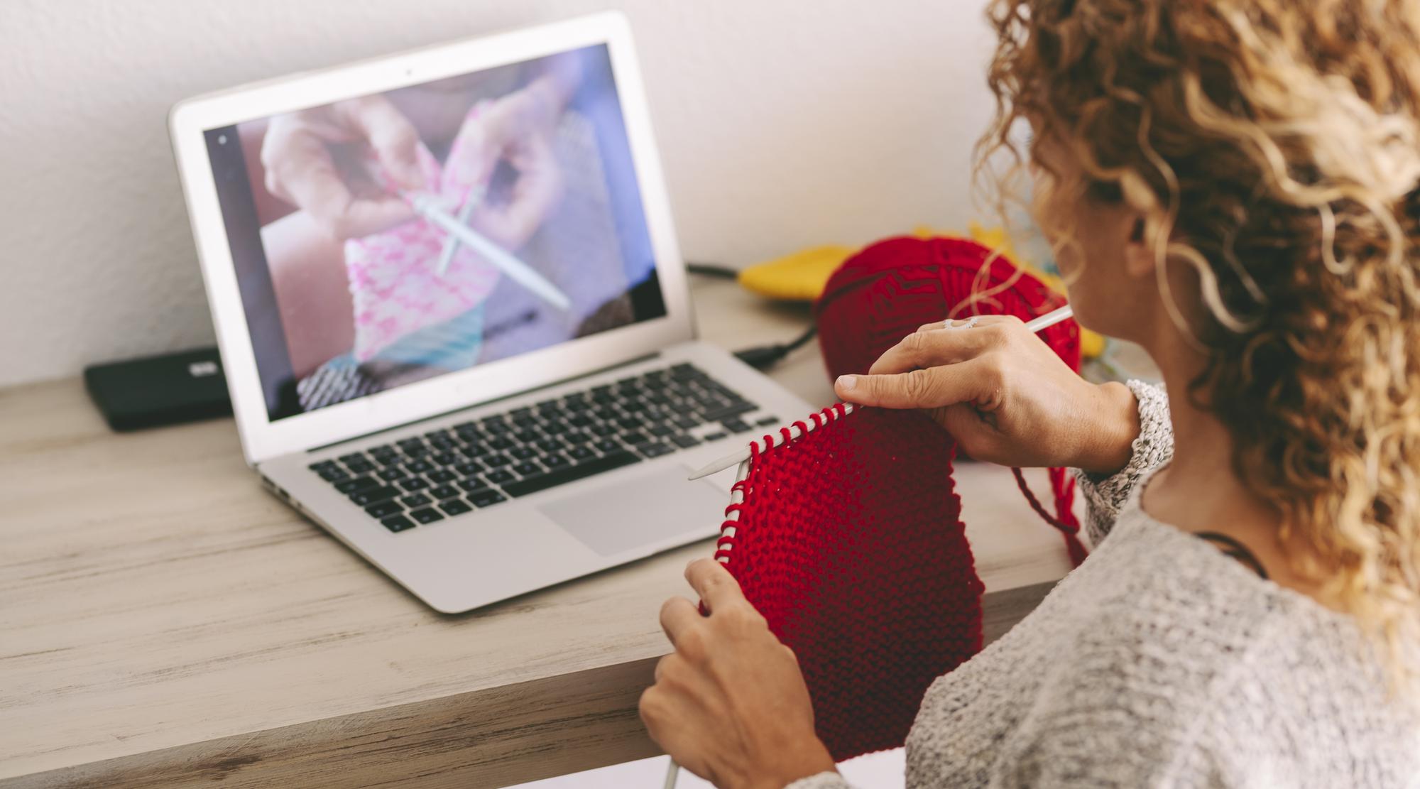 Sessione online di ricamo su schermo